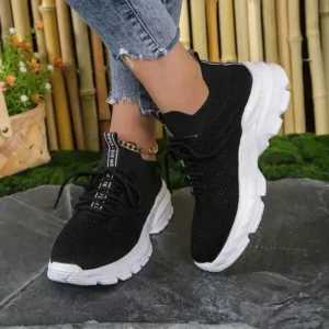 Sarastatic Women Fashionable Casual Solid Color Lace-Up Sneakers